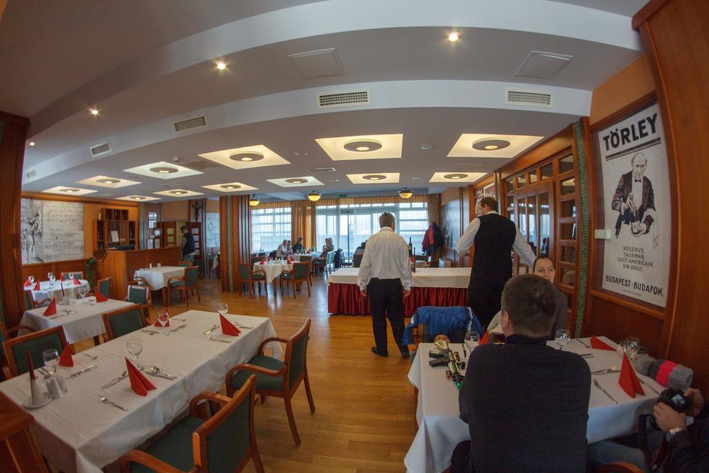 Szent Janos Hotel Mohács المظهر الخارجي الصورة