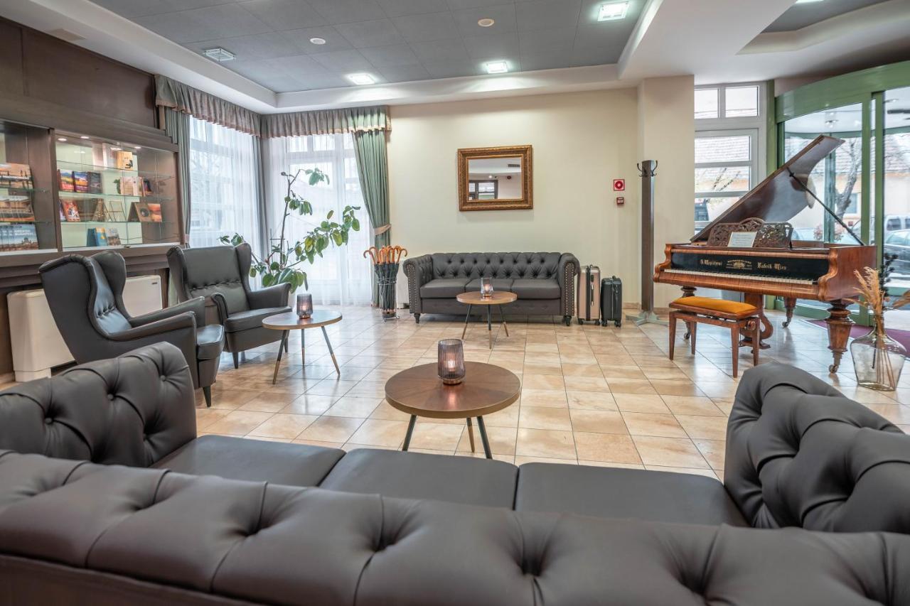 Szent Janos Hotel Mohács المظهر الخارجي الصورة