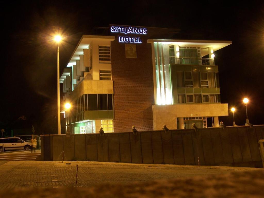 Szent Janos Hotel Mohács المظهر الخارجي الصورة